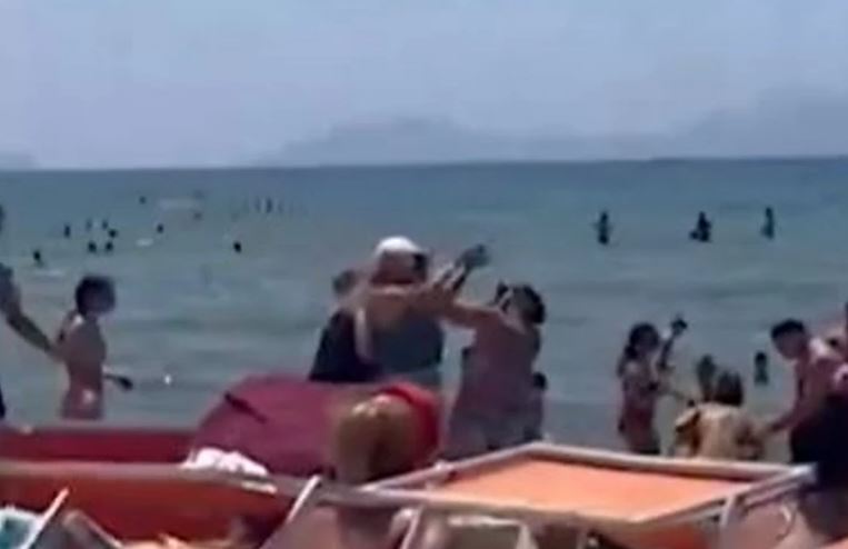(VIDEO) OKRŠAJ ZBOG LEŽALJKI Dvije žene se potukle na plaži poznatog ljetovališta, kamere sve zabilježile