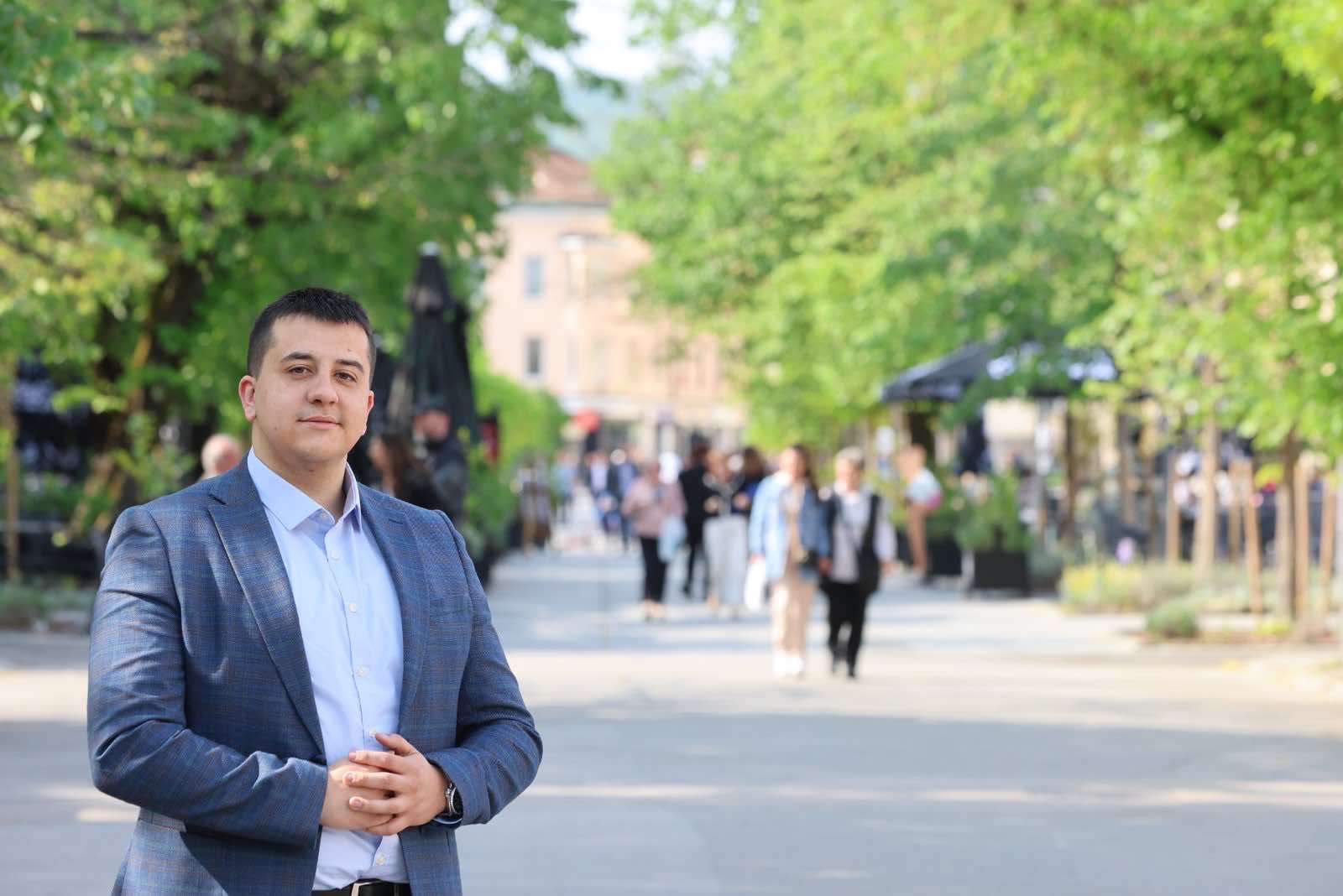 UNČANIN POSTAVLJA PITANJA MIRNI SAVIĆ BANJAC Gdje su odgovori na ključne probleme građana Banjaluke?