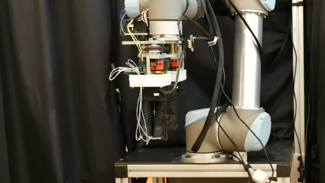(VIDEO) ROBOT KOJI UMJESTO VAS PAKUJE NAMIRNICE Pogledajte na koji način odlaže hranu u kutiju
