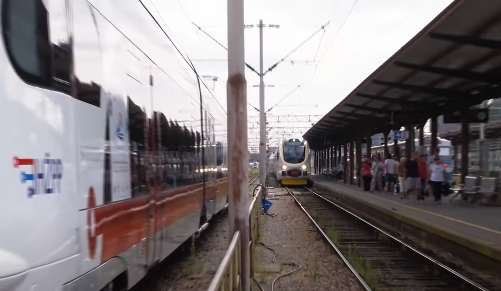 HAOS U VOZU IZ ZAGREBA DO ZAPREŠIĆA Putnicima se odlazak na posao pretvorio u pakao: Ljudi su iskakali, djeca vrištala i dozivala roditelje