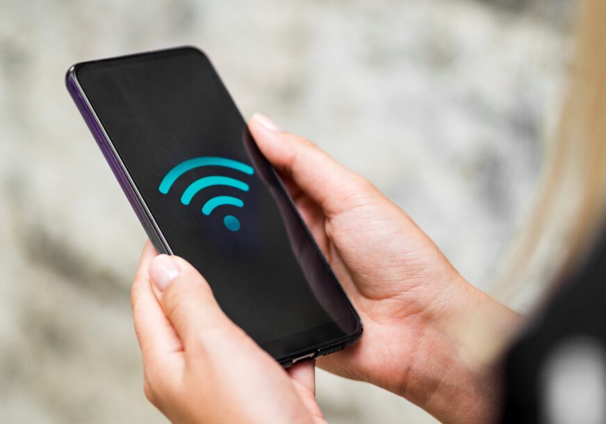 BUDITE NA OPREZU, NAPADI ĆE BITI SVE UČESTALIJI Koliko je sigurno povezivati se na besplatnu Wi-Fi mrežu
