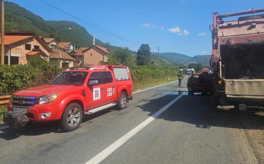 (FOTO) JEZIVI PRIZORI SA LICA MJESTA Muškarac poginuo kod Zenice