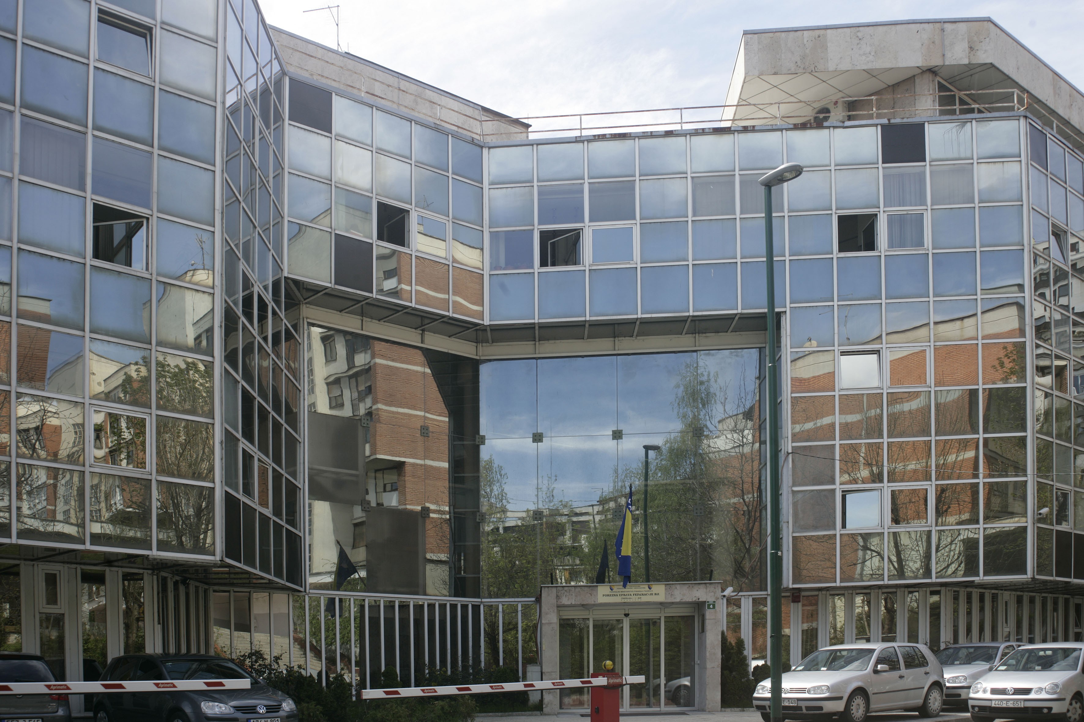 "PRIJETILI DA ĆE GA UBITI" Tuča u prostorijama Poreske uprave Federacije Bosne i Hercegovine