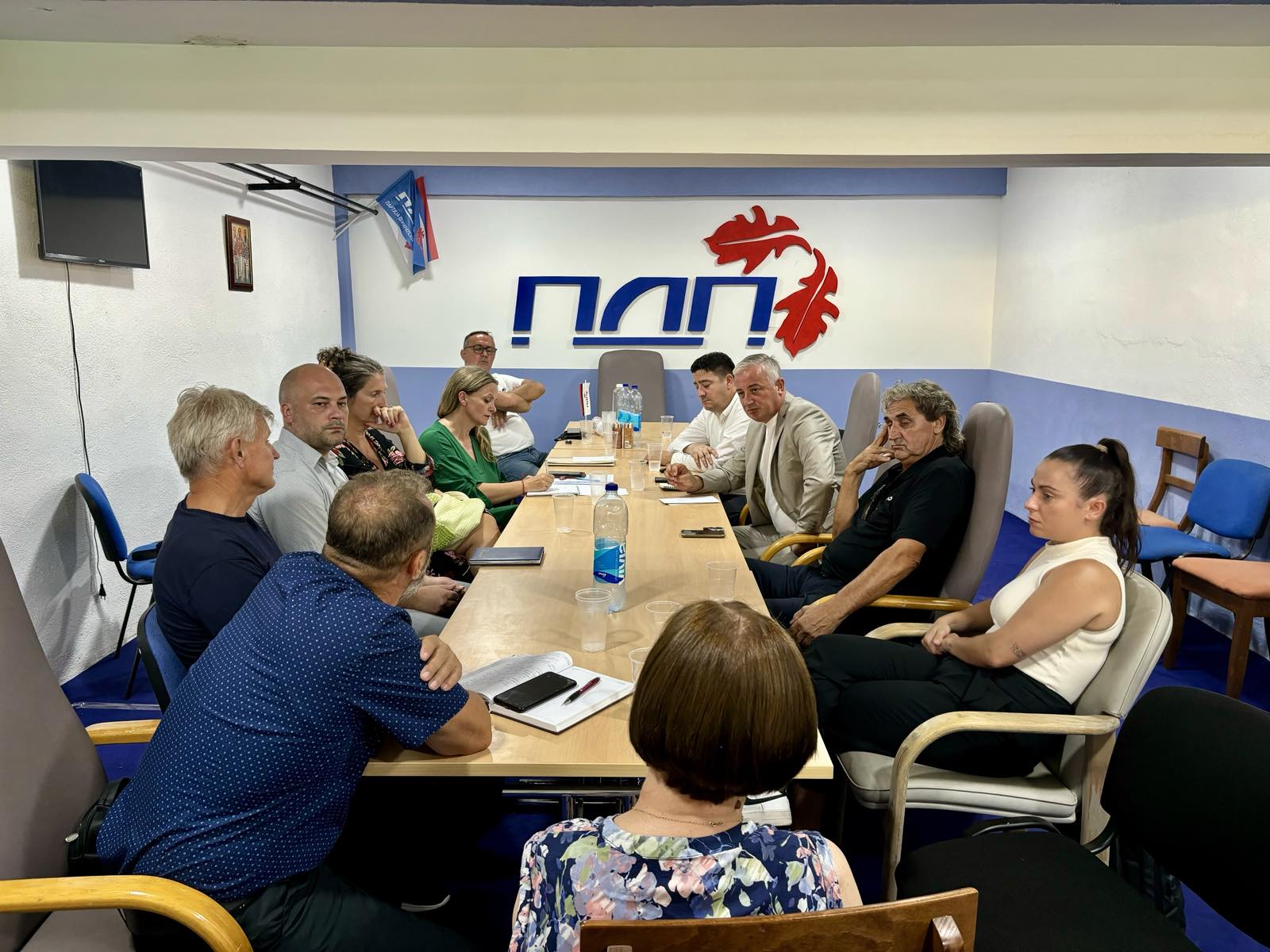 "GEOLOŠKI BANDITIZAM" Nedićeva organizovala u Doboju sastanak sa 5 organizacija za zaštitu životne sredine, prisustvovali Borenović i Marković