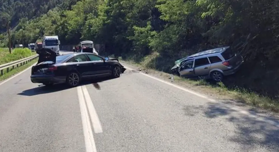 BROJ POVRIJEĐENIH PORASTAO NA SEDAM Detalji teške saobraćajne nesreće kod Žepča