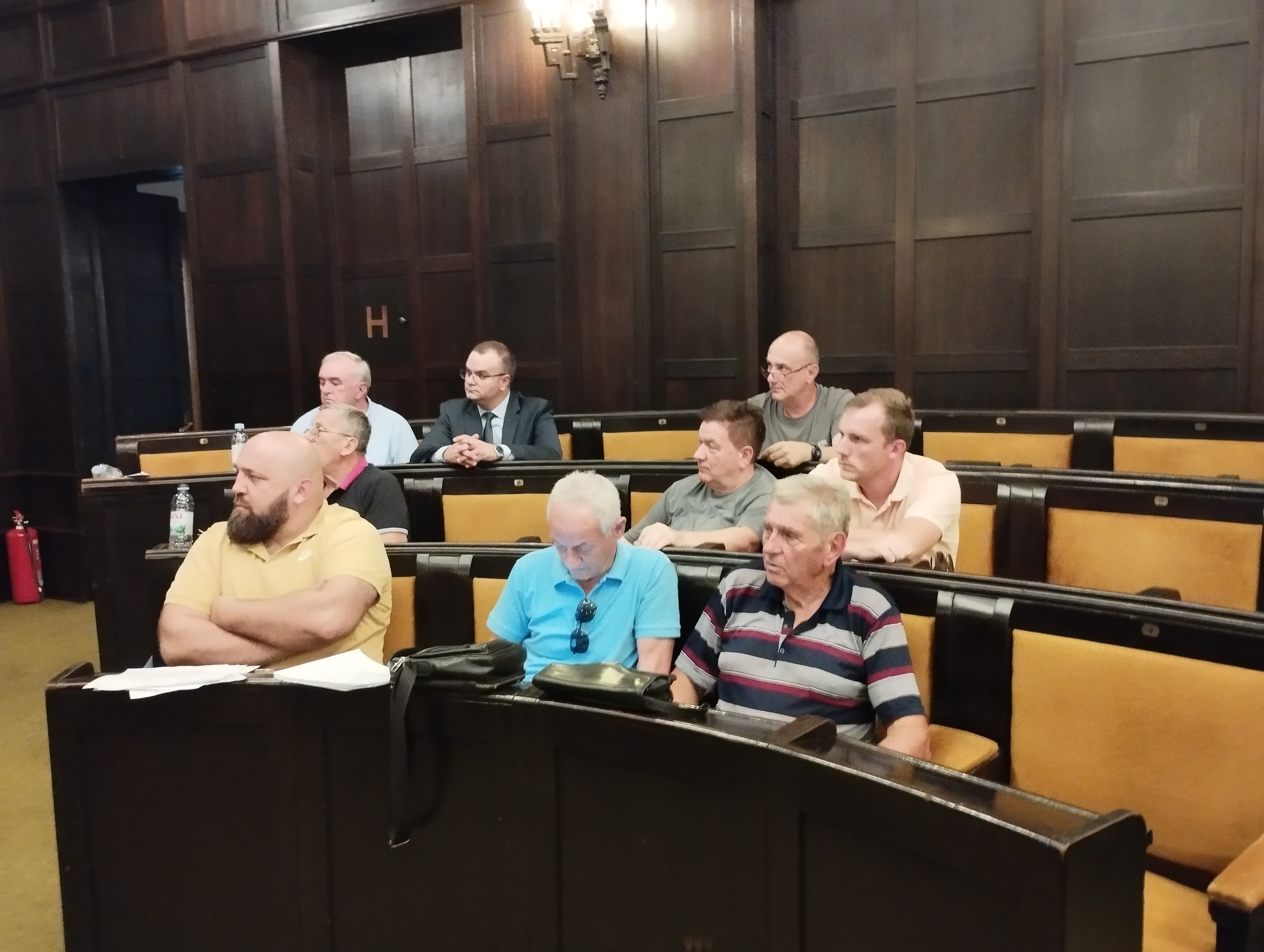 SKUPŠTINA RK BORAC M:TEL JEDNOGLASNO ODLUČILA Odbijene ostavke uprave i predsjednika, nastavak borbe za imovinu