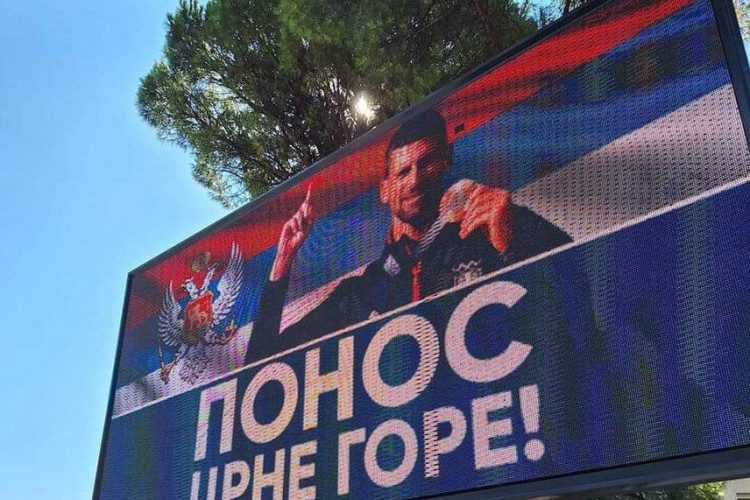 "PONOS CRNE GORE" Na bilbordima fotografija Đokovića uz trobojku sa dvoglavim orlom
