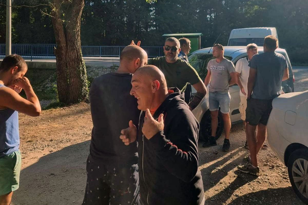 ORGANIZOVANA I DEŽURSTVA Nastavljen protest građana na izvoru rijeke Une