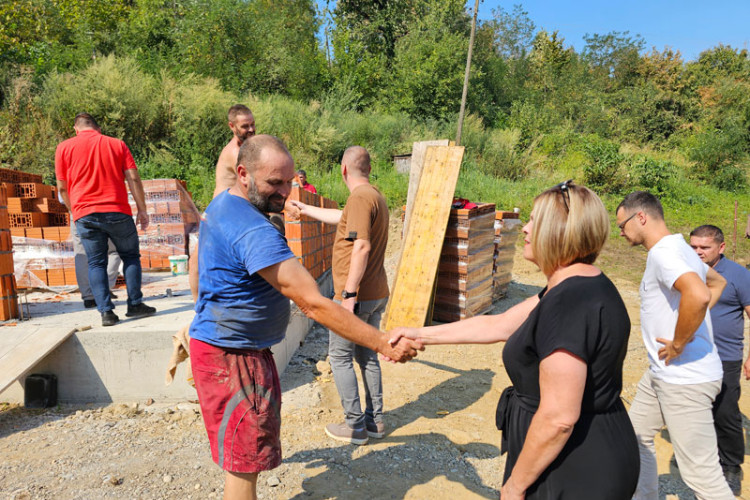 DOBRO SE DOBRIM VRAĆA Bivši borac koji je donirao bubreg dobio krov nad glavom