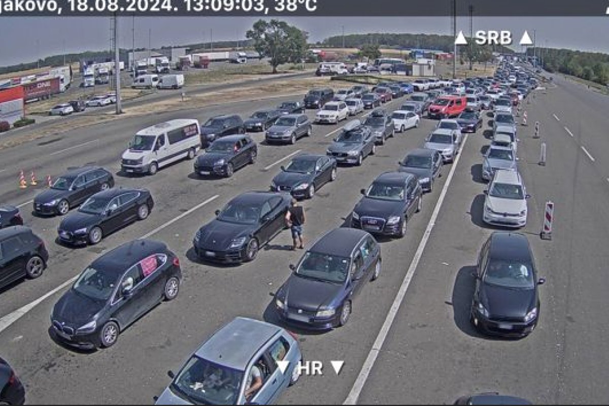 BUDITE STRPLJIVI Na ulazak u Hrvatsku čeka se do šest sati, putnici ogorčeni