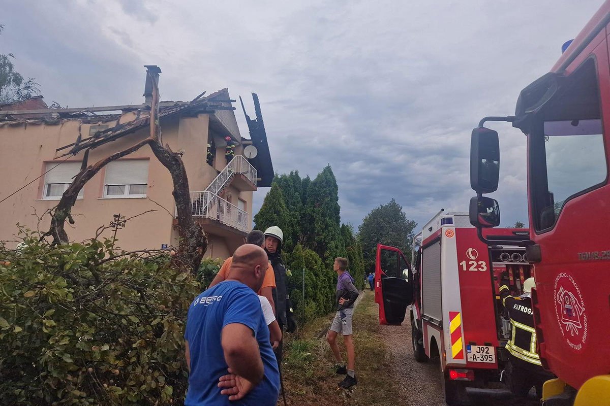 (FOTO) KATASTROFALAN UDAR GROMA U ČELINCU Izgorjelo potkrovlje kuće