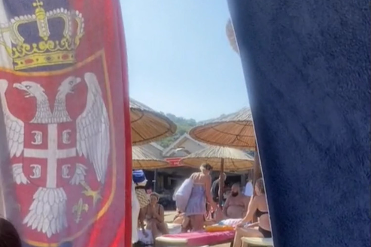 (VIDEO) MUZIČKI "OBRAČUN" Srbi pjesmom "otjerali" Albance sa crnogorske plaže