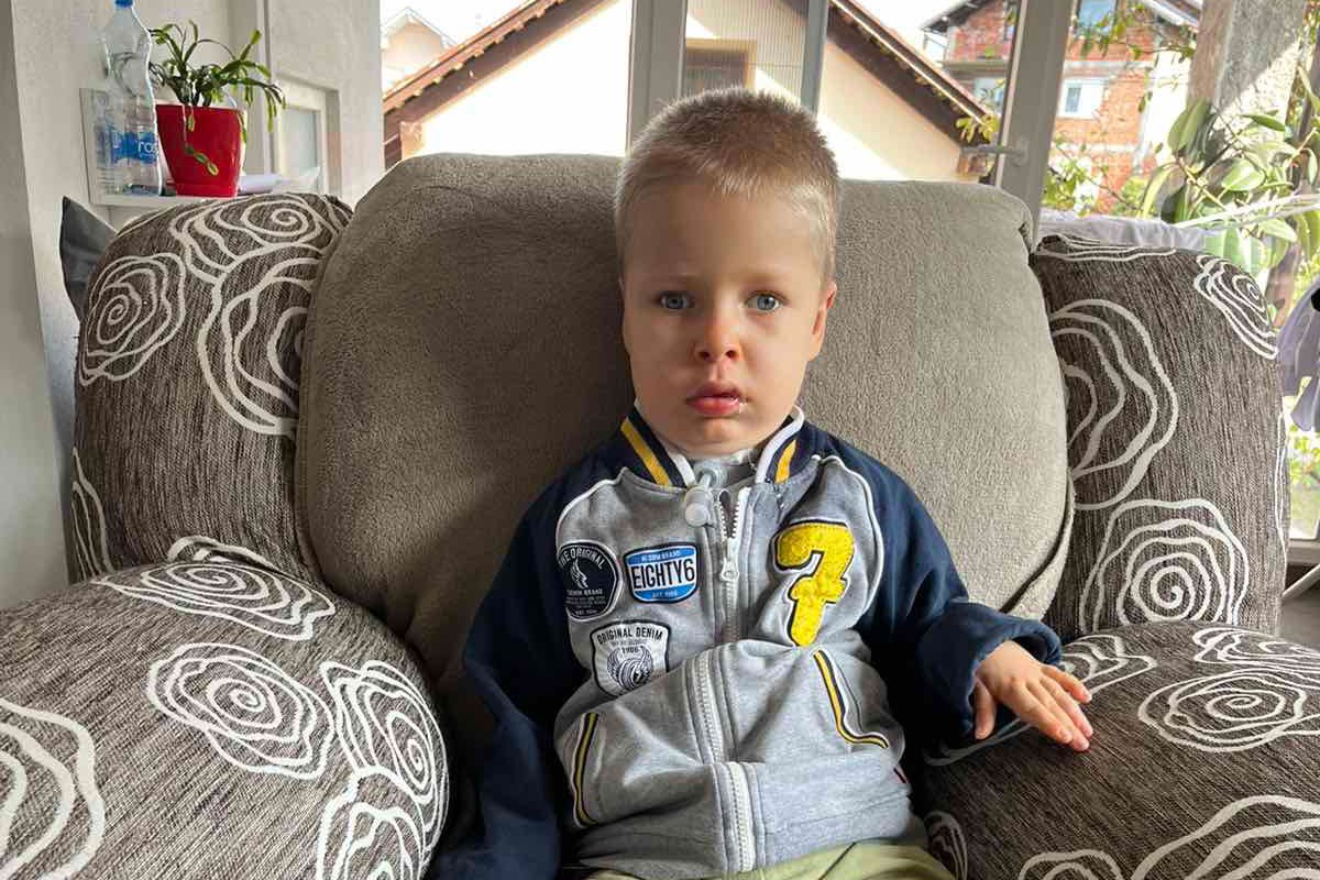 DJEČAKU POTREBNA POMOĆ U NJEGOVOJ BORBI Mihajlu Radanoviću (5) iz Dervente život olakšavaju ljudi dobre volje