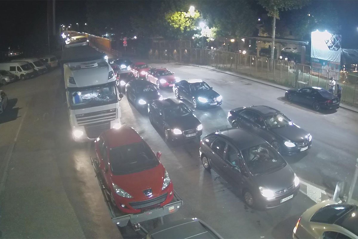 VOZAČI, NAORUŽAJTE SE STRPLJENJEM Pojačan saobraćaj na ulazu u BiH
