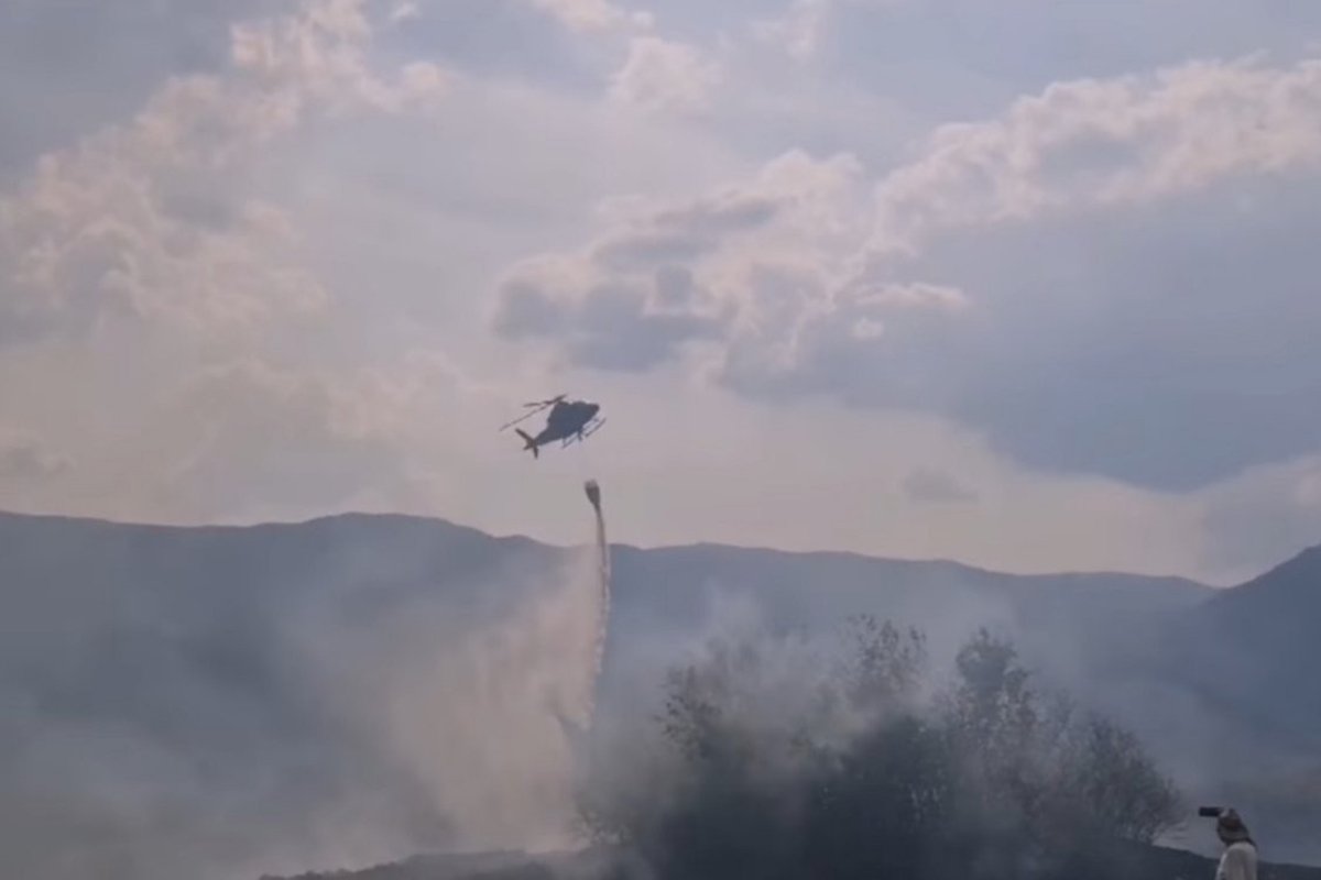 (VIDEO) TRI SELA TRENUTNO SIGURNA Pogledajte gašenje požara kod Gacka