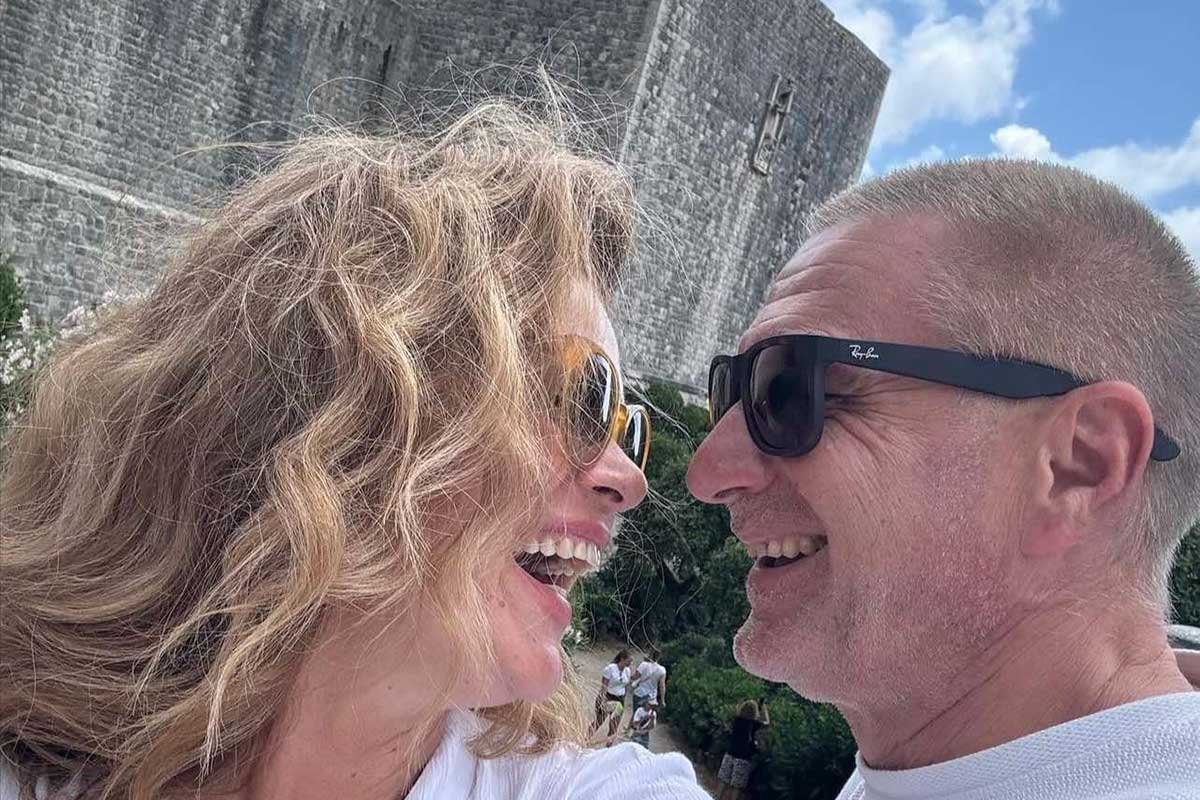 NEOBIČNA LJUBAVNA PRIČA On joj je bio profesor, a ona ga zaprosila: Bili smo na moru, žena kleknula s ručnikom i u kupaćim gaćicama