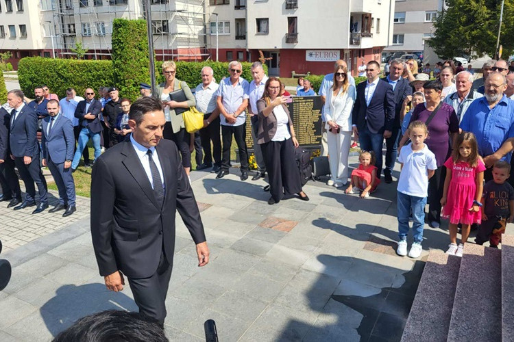 VULIN SE ZAHVALIO PALAMA "Kumstvo je kod Srba jedna od najsvetijih dužnosti"