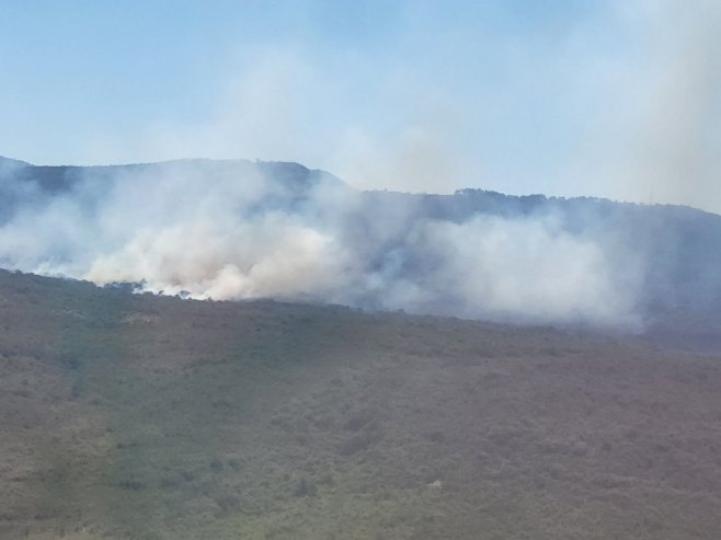 (VIDEO) SITUACIJA DRAMATIČNA Helikopteri gase novi požar kod Bileće