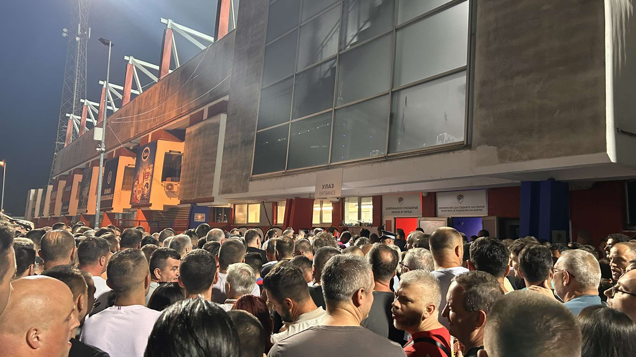 (FOTO) FUDBALSKA GROZNICA TRESE BANJALUKU Euforija pred Gradskim stadionom! Podrška Borcu neće izostati
