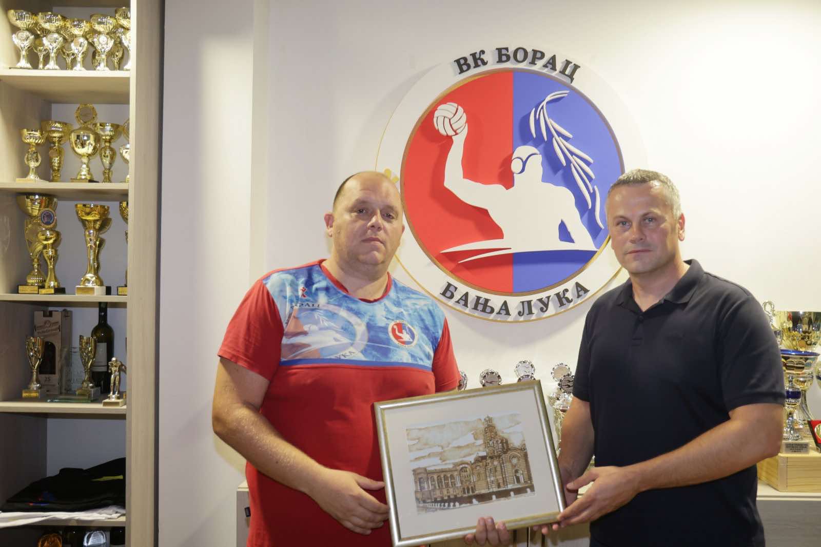 (FOTO) "ONI SU JEDAN OD SIMBOLA GRADA, ZASLUŽUJU NAŠU PODRŠKU" Saša Gligorić posjetio Vaterpolo klub "Borac"