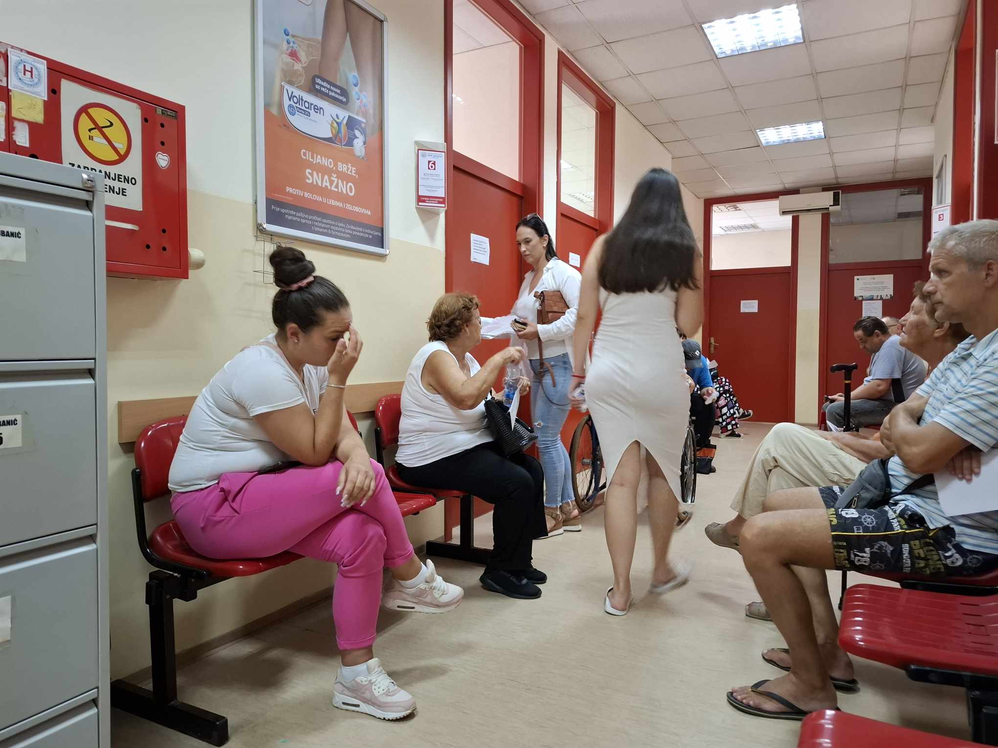 AMBULANTE PUNE PACIJENATA Respiratorna infekcija vlada Banjalukom, prisutan i kovid