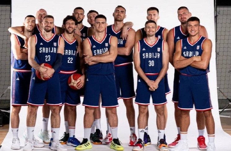 (FOTO) ISKEŠIRAO VIŠE OD 350.000 DOLARA Evo kako izgleda sat koji je Jokić poklonio saigračima, otkriveno šta je ugravirano