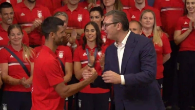 (FOTO/VIDEO) VUČIĆ DOČEKUJE SRPSKE OLIMPIJCE Predsjednik Srbije sa učesnicima OI i članovima njihovih stručnih štabova