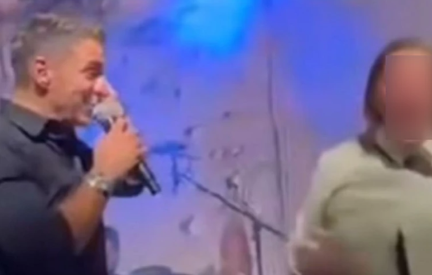 ŽENA SKOČILA SA BINE Drama na nastupu Amadeus benda, djevojka se bacila u masu, svi se izmakli