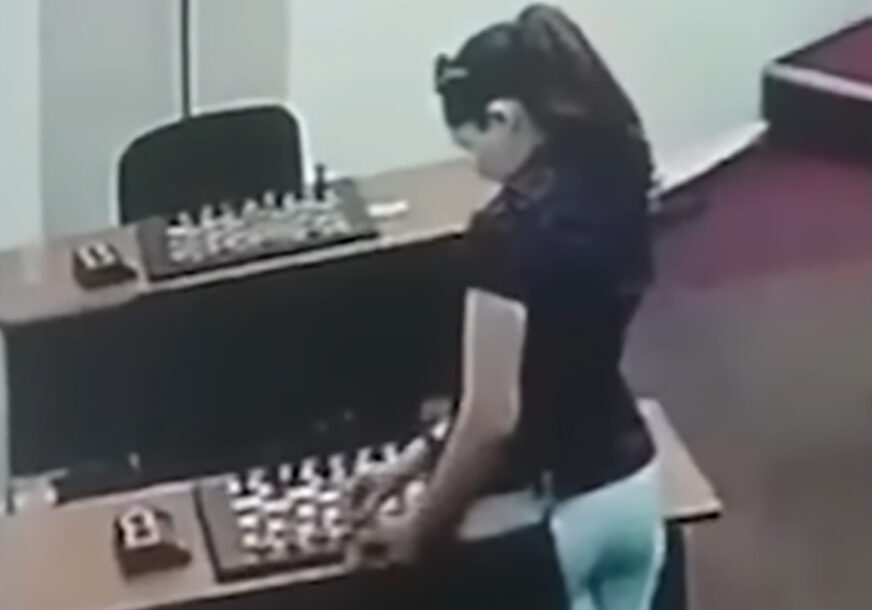 (VIDEO) JEZIV SLUČAJ Šahistkinja pokušala da otruje živom svoju protivnicu, razlog je bizaran