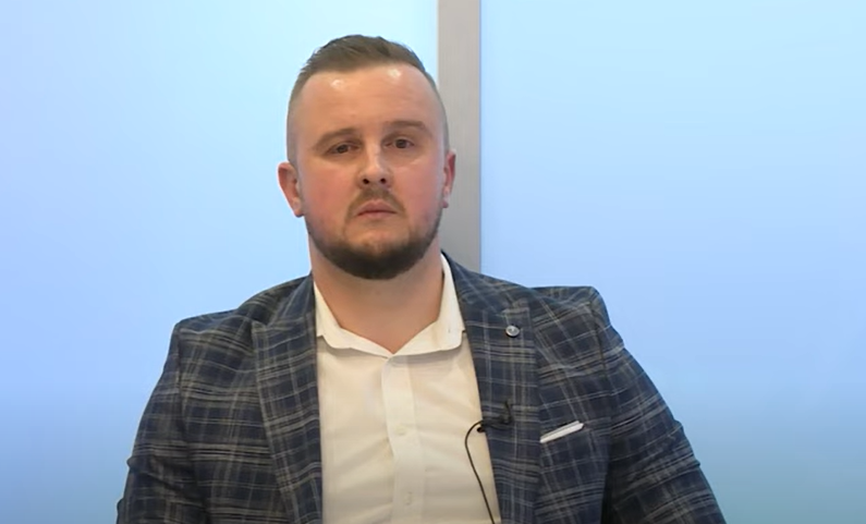 (VIDEO) DRAMA U BIHAĆU Političar pijan napao porodicu sa maloljetnim djetetom, reagovala policija