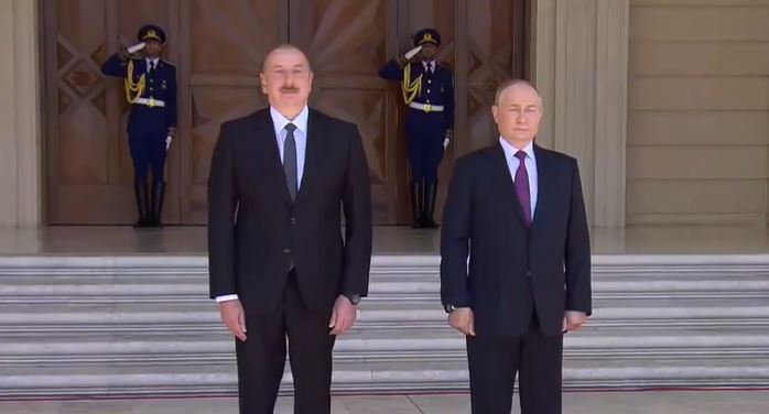 (VIDEO) PUTIN I ALIJEV U AZERBEJDŽANU: Državne himne i cvijeće uz Vječnu vatru, svečana ceremonija dočeka