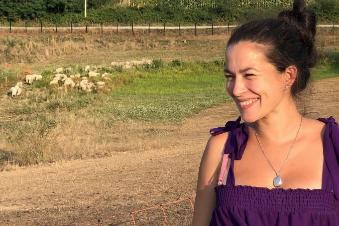 (FOTO) BLISTA OD SREĆE Marija Petronijević pozirala sa kćerkicama, ne skida osmijeh sa lica