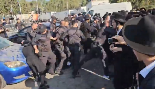 (VIDEO) NEREDI U IZRAELU Stotine ortodoksnih Jevreja bije se s vojskom