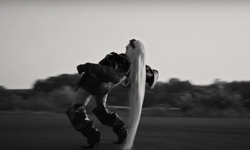 (VIDEO) "NIKO JOJ NE MOŽE PRIĆI" Jelena Karleuša spotom proslavila rođendan, iznenađenje u provokativnom izdanju