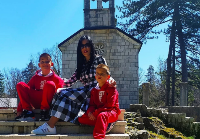 "GRLIM I LJUBIM VAŠ GROB" Odata počast ubijenima u masakru na Cetinju: Oglasio se i otac djece