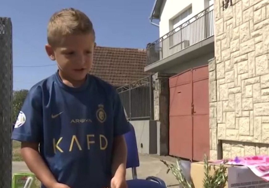 MALI HUMANITARAC VELIKOG SRCA Nikola (6) prodaje svoje igračke, kako bi pomogao bolesnoj djeci