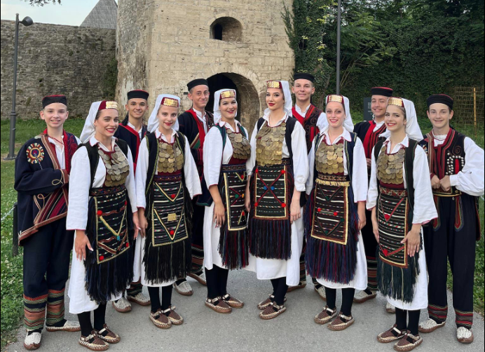 PRIHOD IDE ZA SERGEJEVO LIJEČENJE Druga revija narodnih nošnji “Rest.art” 7. septembra