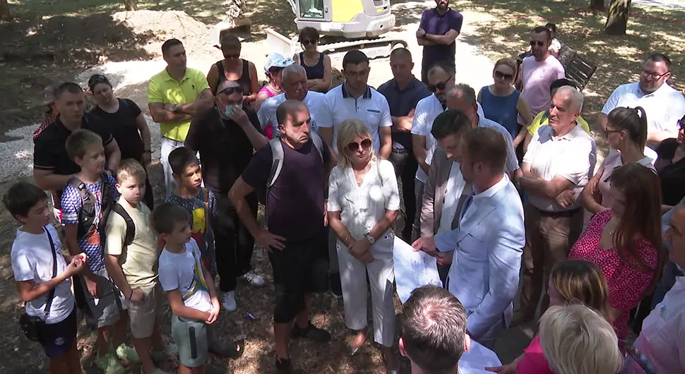 "OVDJE SE VRŠI NELEGALNA GRADNJA" Banjalučani ne daju Kupusište, gradonačelnik insistira na uređenju