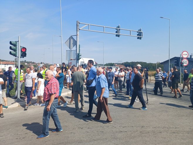 ZAUSTAVILI SAOBRAĆAJ Protest mještana Dragočaja zbog restrikcija vode