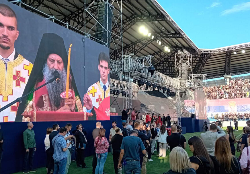 "NI U STRADANJIMA NE ODUSTAJEMO OD SLOBODE I MIRA" Patrijarh Porfirije služio parastos žrtvama Oluje