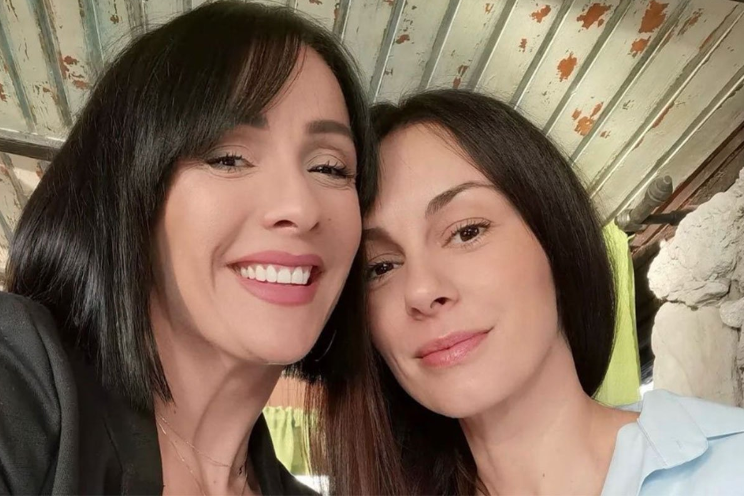 (FOTO) ZANOSNE U KREVETU Sloboda Mićalović i Ana Franić pozirale u bodiju i čipki