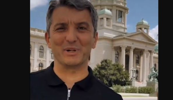 (VIDEO) NEVIĐENI SKANDAL I PROVOKACIJA Hrvatski odbornik usred Beograda čestitao "Oluju": Njegovo obraćanje zapalilo mreže