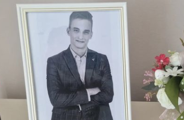 (FOTO) POTRESNE RIJEČI OCA KOJI JE SAHRANIO SINA Vladimir poginuo sa djevojkom Dejanom: Falićeš mi i na samrtnoj postelji