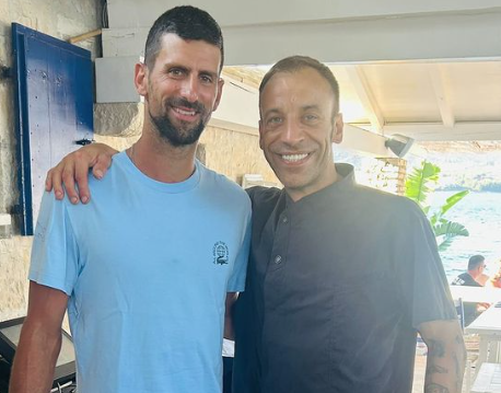 (FOTO) LJUDI SU U ČUDU KADA VIDE CIJENE Novak Đoković na moru obavezno dolazi u jedan restoran: Jedan obrok košta čak 193 evra