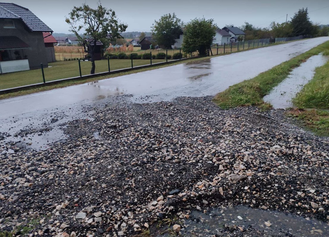 (FOTO) NEVRIJEME NAPRAVILO HAOS U Verićima kiša "odnijela" makadam
