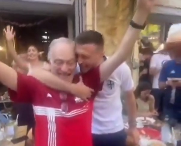 (VIDEO) DA SE NAJEŽIŠ Еmotivna scena Alekse Avramovića sa ocem rasplakala mnoge, zajedno zapjevali hit Baje Malog Knindže
