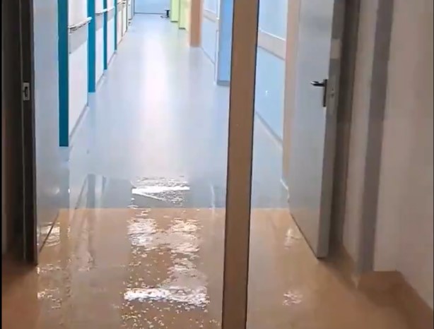 (VIDEO) PROKIŠNJAVA UKC RS Centralni dio nije izdržao padavine