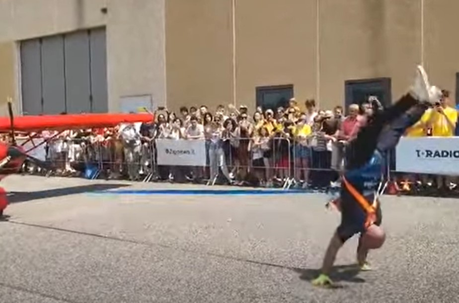 SUPERMEN ZAISTA POSTOJI Oboren još jedan Ginisov rekord, Mateo povukao tri aviona hodajući na rukama