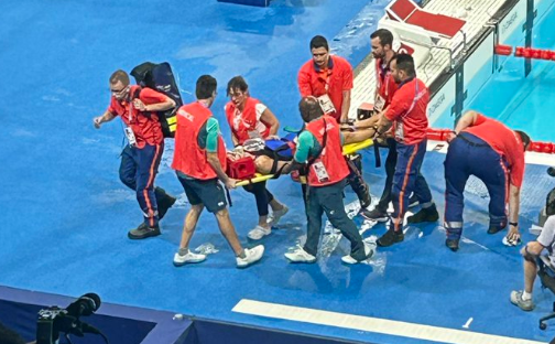 (FOTO) DRAMA U PARIZU Plivačica kolabirala, ljekari hitno reagovali