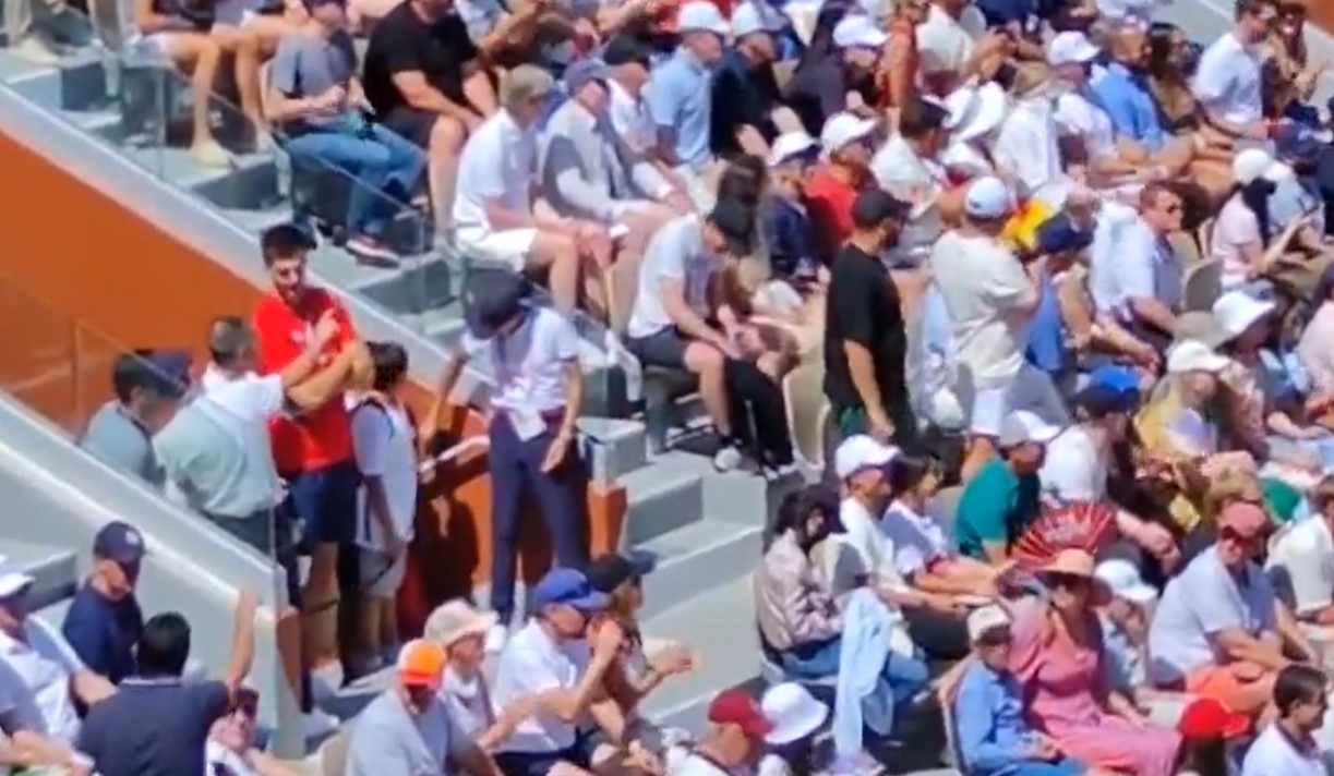 (VIDEO) KAKVU PODRŠKU IMA NOLE Košarkaši Srbije bodre Đokovića u finalu OI